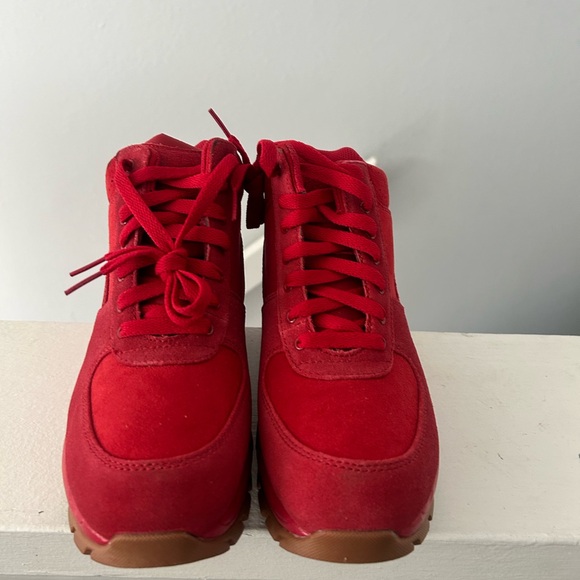 Nike Air Max Goadome Red youth size 6 can fit women 7.5-8 - Picture 2 of 3